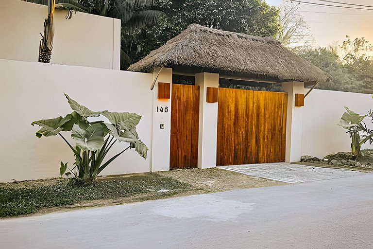 Hermosa casa con alberca y excelente ubicación!